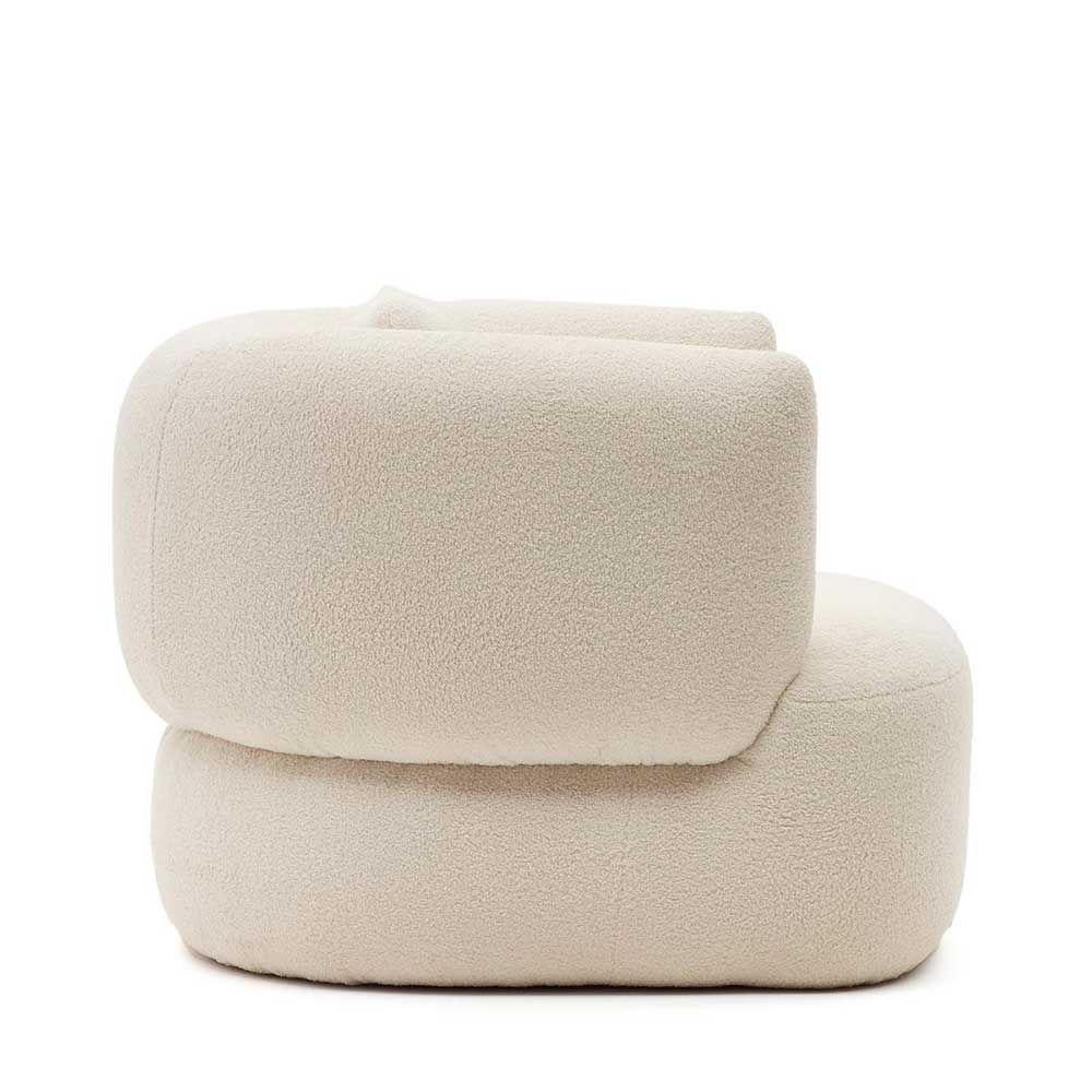 Skandi Designsessel in Offwhite Boucle von der Seite für Ihr Wohnzimmer – Limburg