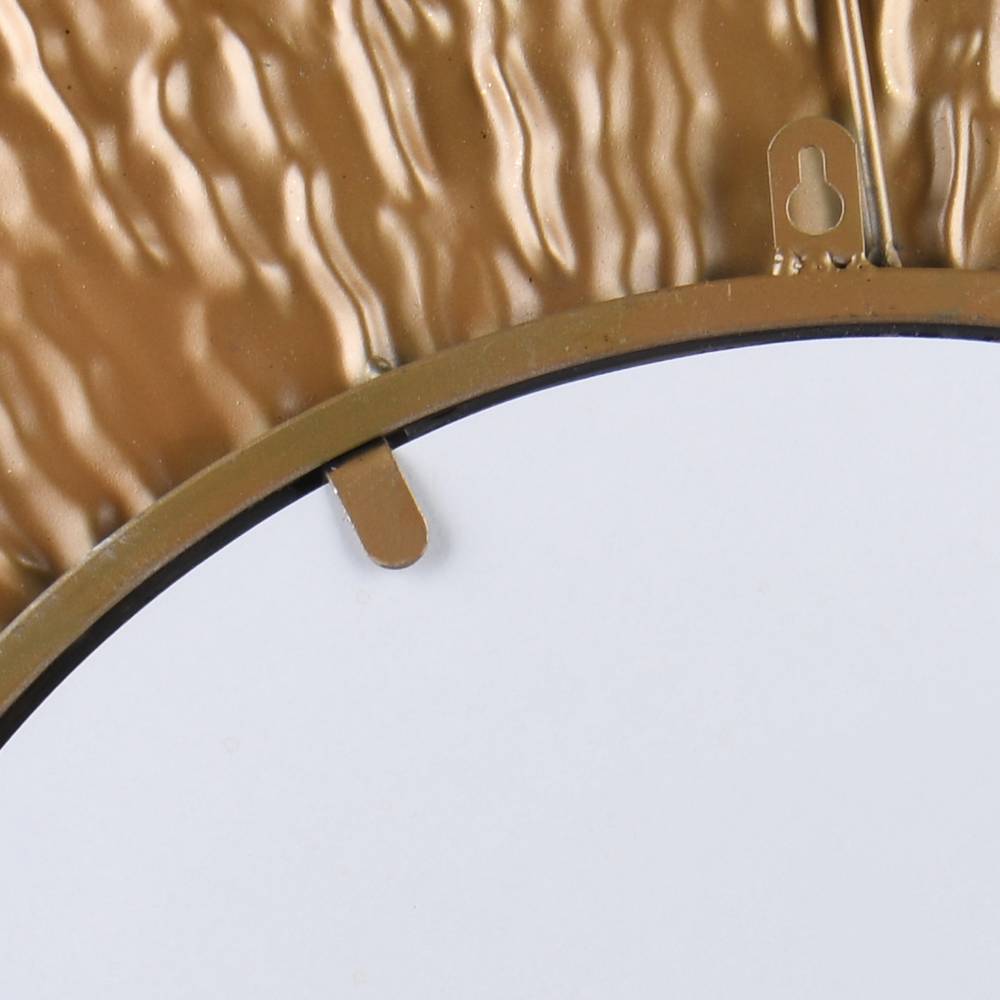 Rückseite des runden Wandspiegels mit goldenem, opulentem Rahmen und sichtbarer Aufhängung – Casamarina