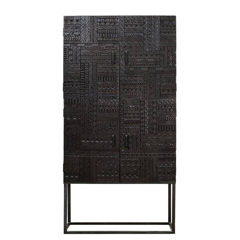 Wohnzimmerschrank mit Schnitzerei - Likening