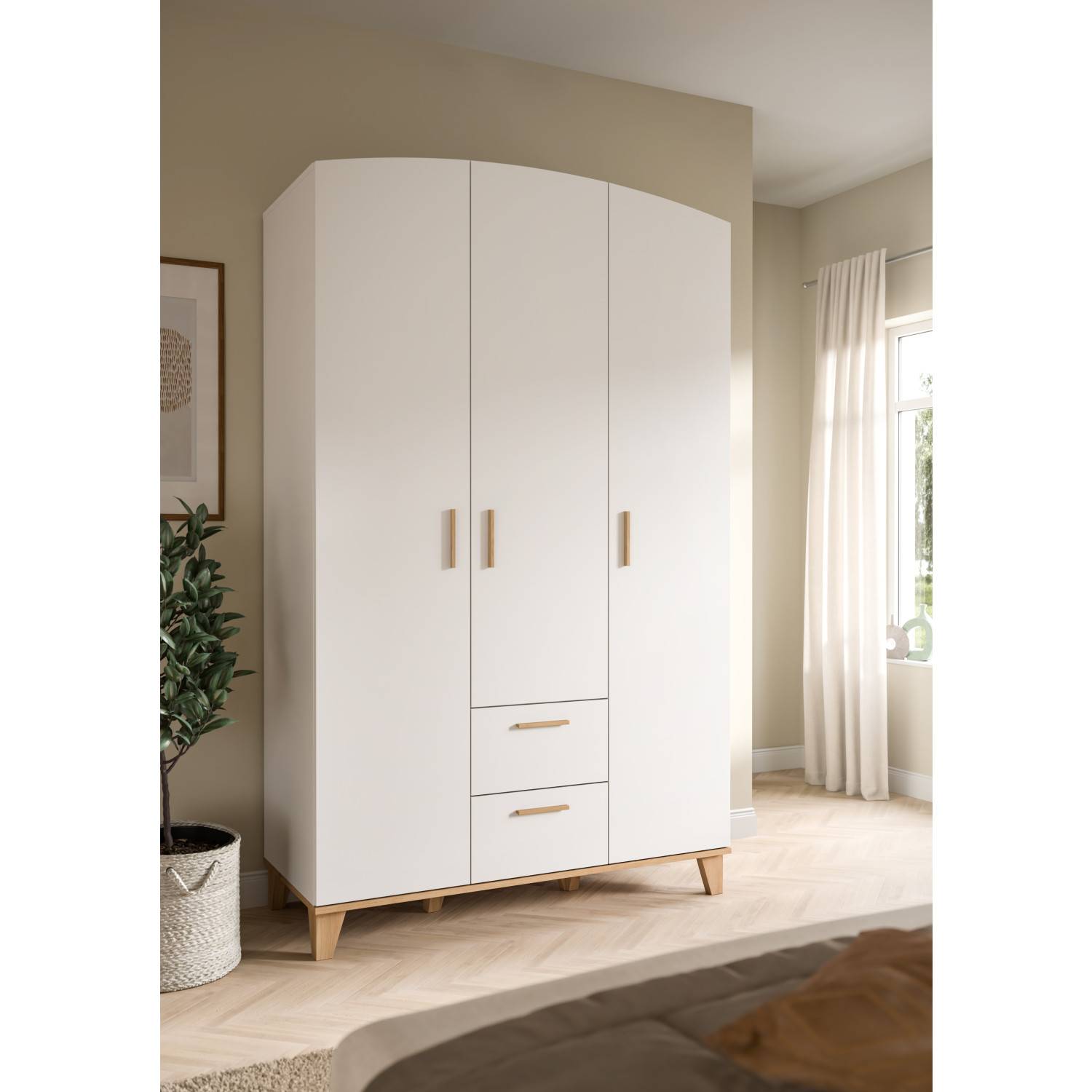 Moderner weißer Schlafzimmerschrank mit drei Türen und zwei Schubkästen auf Holzfüßen – Lefona