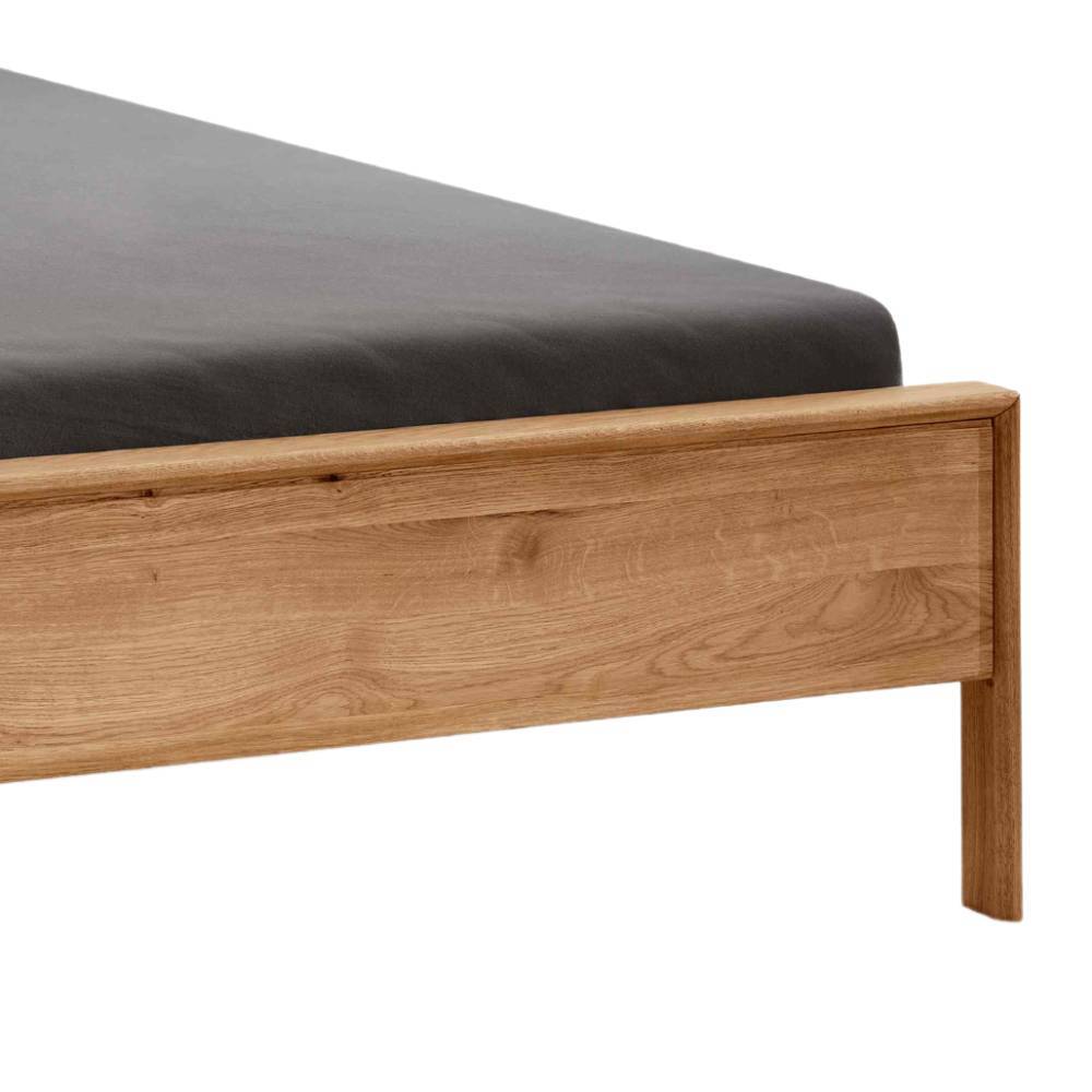 Wildeiche Bett in moderner Optik - Waving
