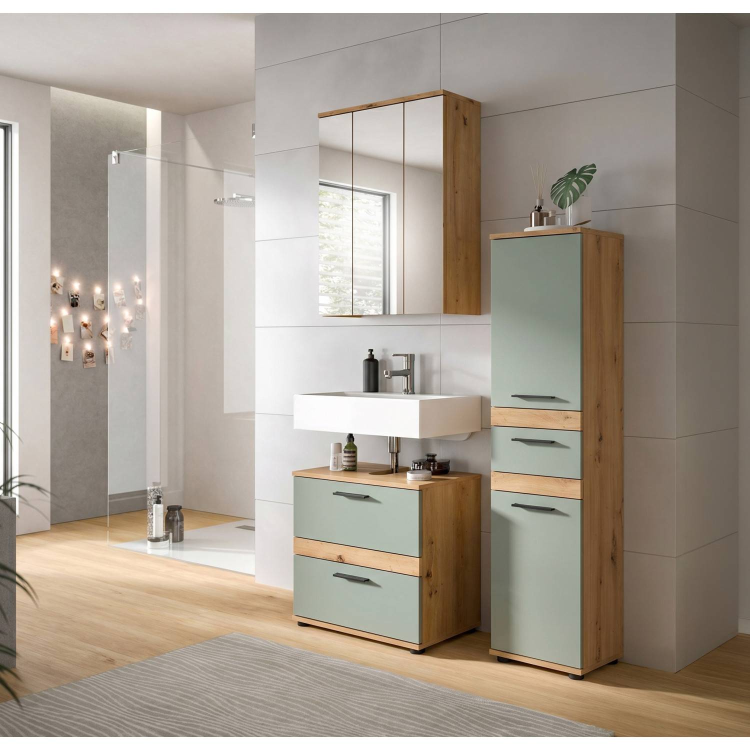 Modernes dreiteiliges Badmöbelset in Holzoptik und Salbeigrün mit Waschtisch, Spiegelschrank und Hochschrank – Luzanos