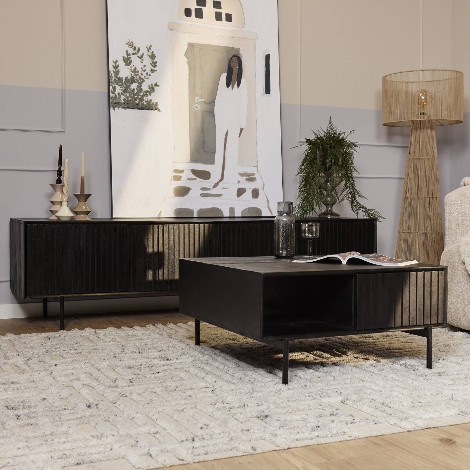 Quadratischer Sofatisch in Schwarz mit integrierten Fächern für das Wohnzimmer – Jusitc