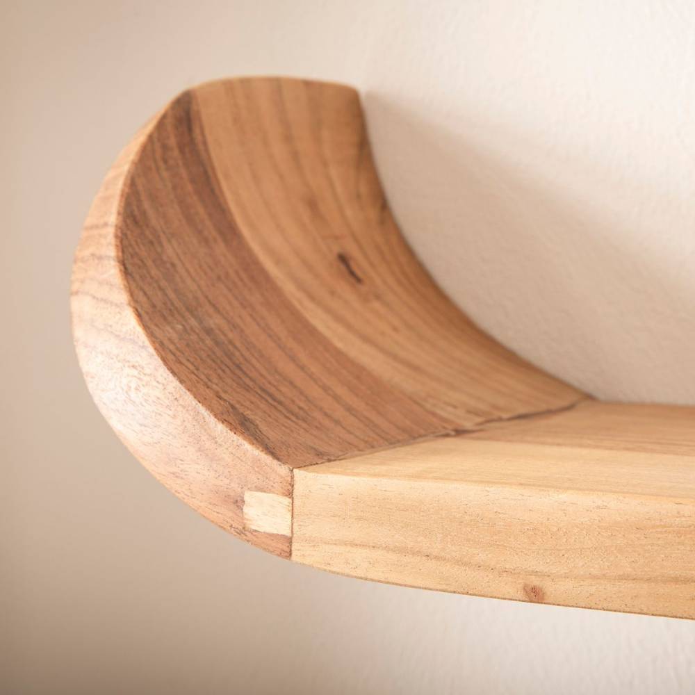 Geschwungenes Mangoholz Wandregal Detail der Holzverbindung im Skandi Design – Totroma