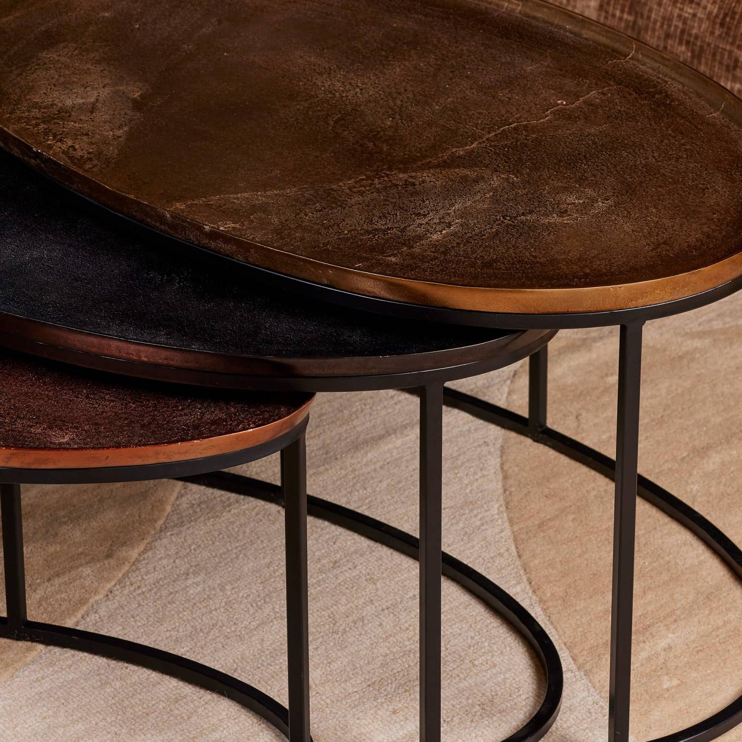 Ovales Couchtisch 3er Set im Industrial-Look mit Platten in Bronze, Schwarz und Kupfer – Abeigh