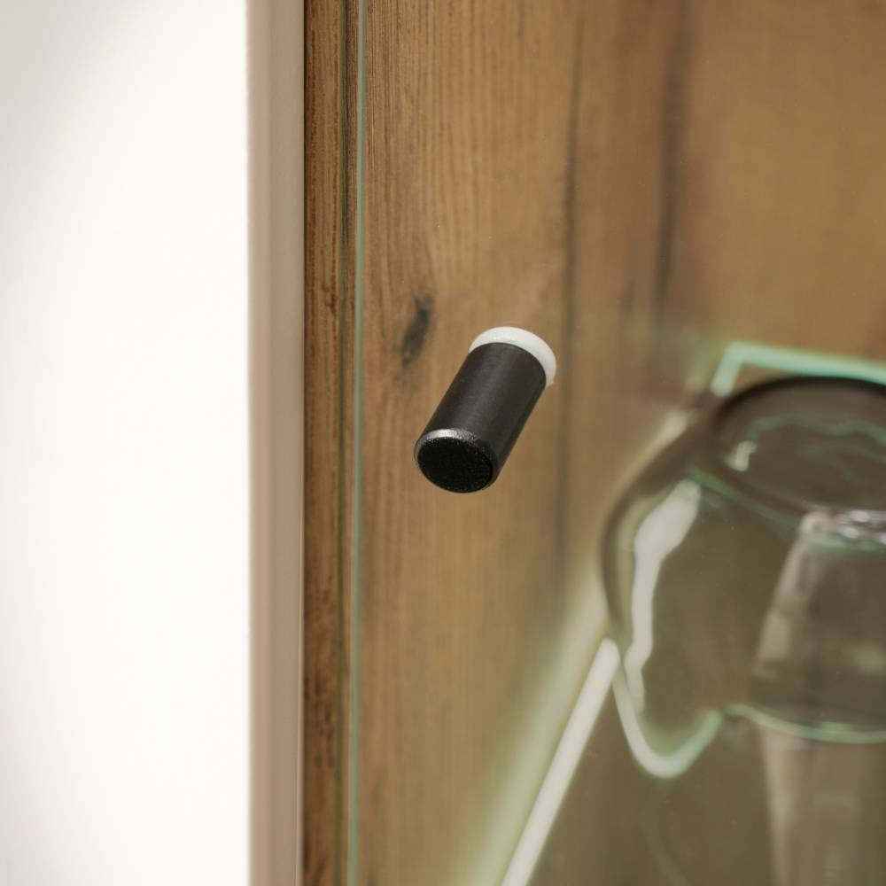 Glasbodenhalterung in der beleuchteten Vitrine aus Holzoptik und Glas – Acke