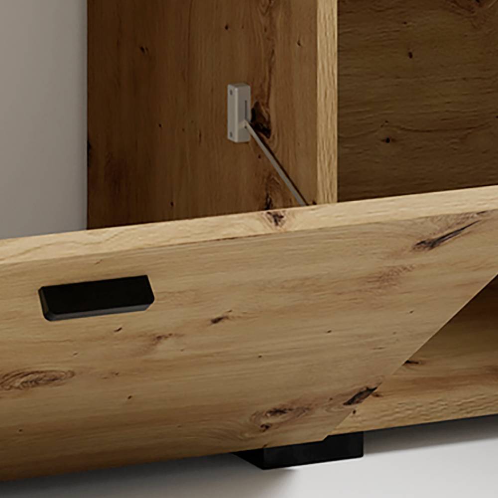 Offene Klappe des Sideboards Wildeiche Optik mit schwarzer Griffmulde und Mechanismus – Sidervide