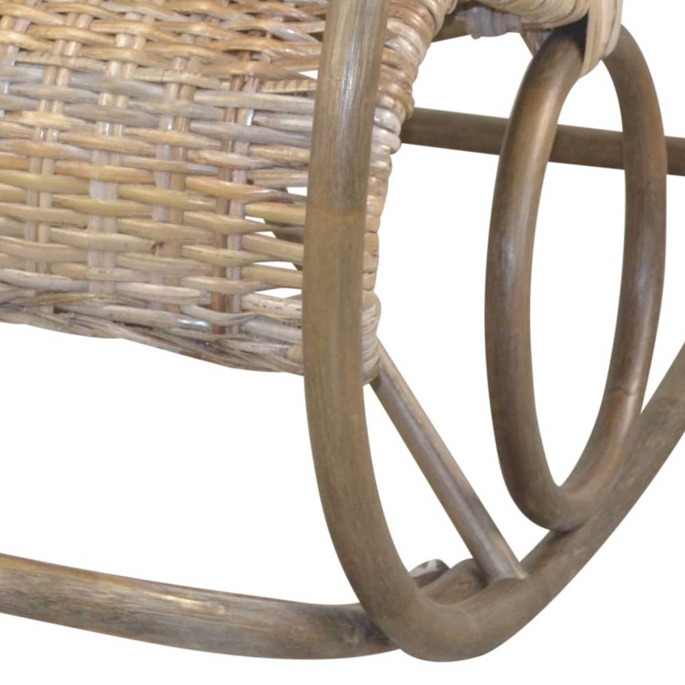 Schaukelstuhl aus graubraunem Rattan Geflecht - Tulima