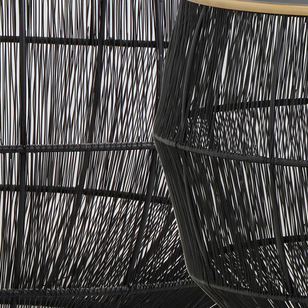 Filigranes schwarzes Drahtgeflecht der runden Couchtische im Detail – Estreviu
