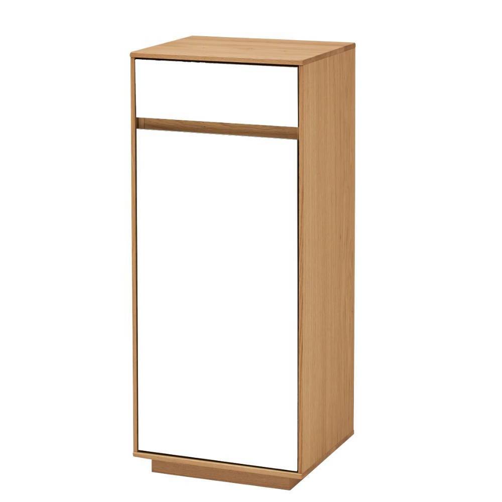 Schmaler weißer Garderobenschrank mit Eichenholzdetails – Pablona