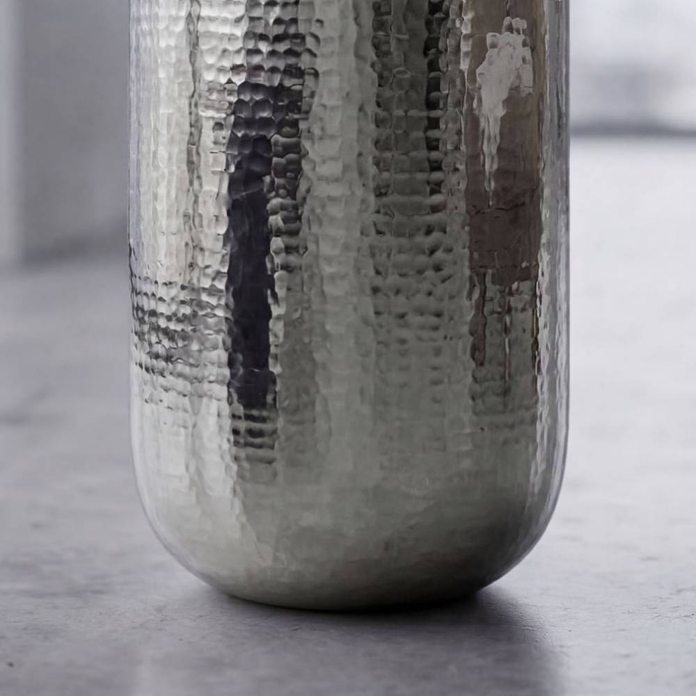 Bodenvase aus Aluminium in Silber - Gizmeal