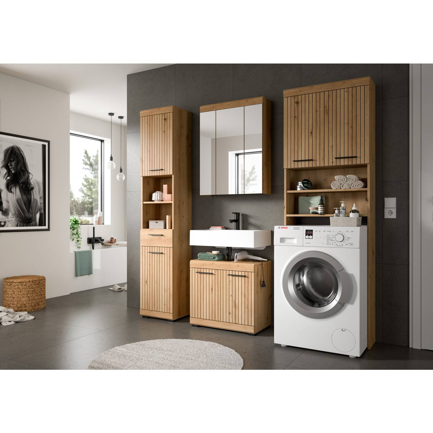 Schmaler Bad Hochschrank über einer Waschmaschine integriert in modernes Badezimmer – Lasewood