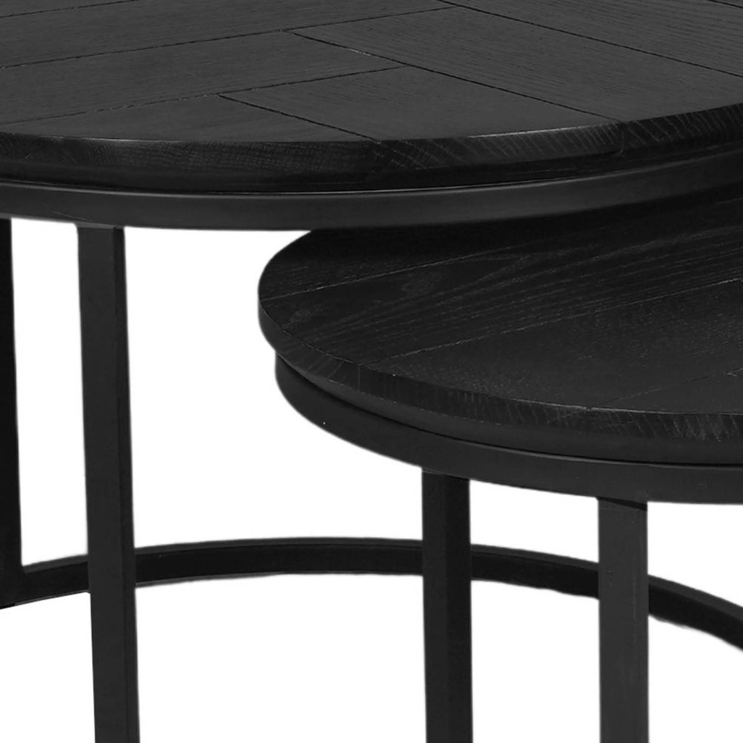 Detailaufnahme der schwarzen runden Tischplatten und robusten Metallrahmen des 2er Sets – Pucanty