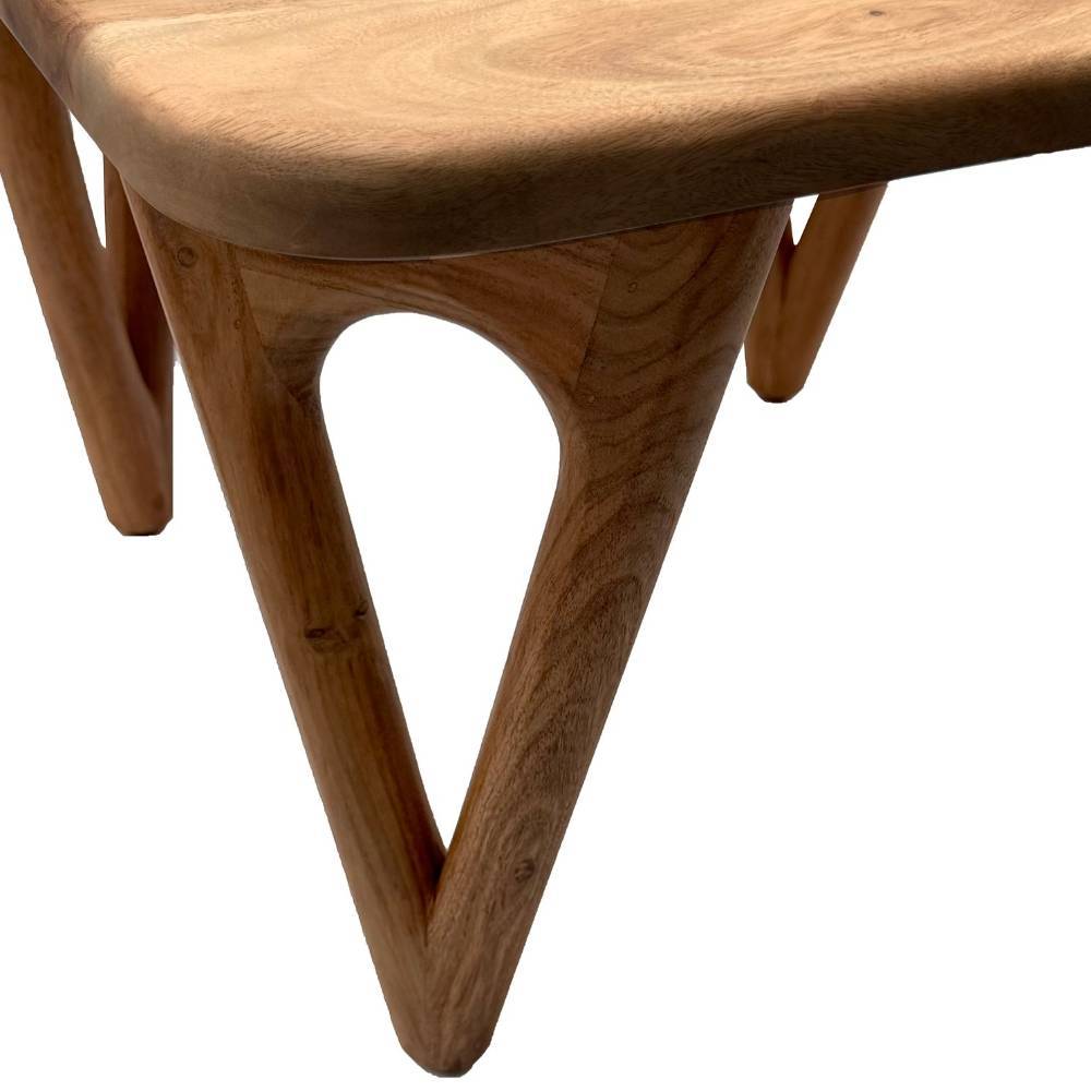Sofatisch aus Akazie Massivholz mit detailreichen V-förmigen Tischbeinen und abgerundeter Tischplatte – Spika