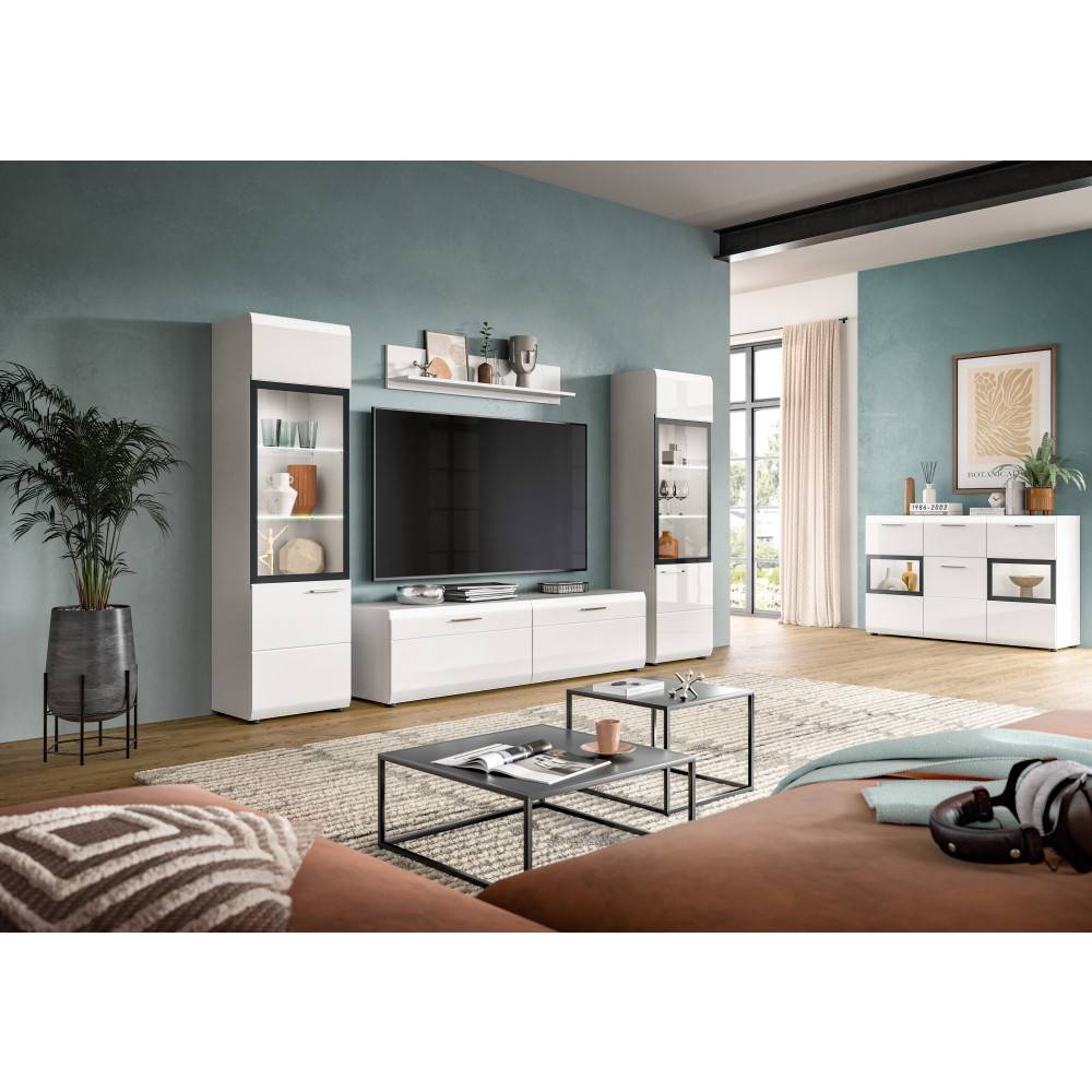 Moderne Hochglanz Wohnwand in Weiß mit Glasvitrinen im stilvollen Wohnzimmer – Clona