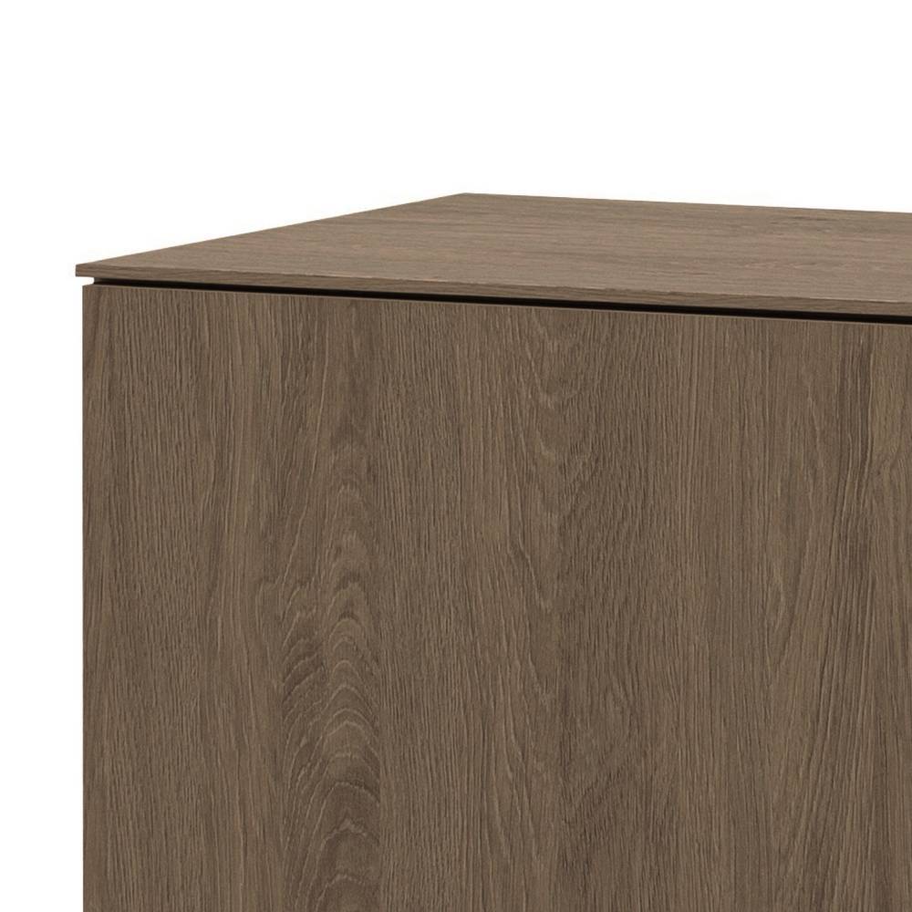 Obere Kante eines Sideboards in dunkler Holzoptik mit feiner Maserung und glatter Oberfläche – Julado