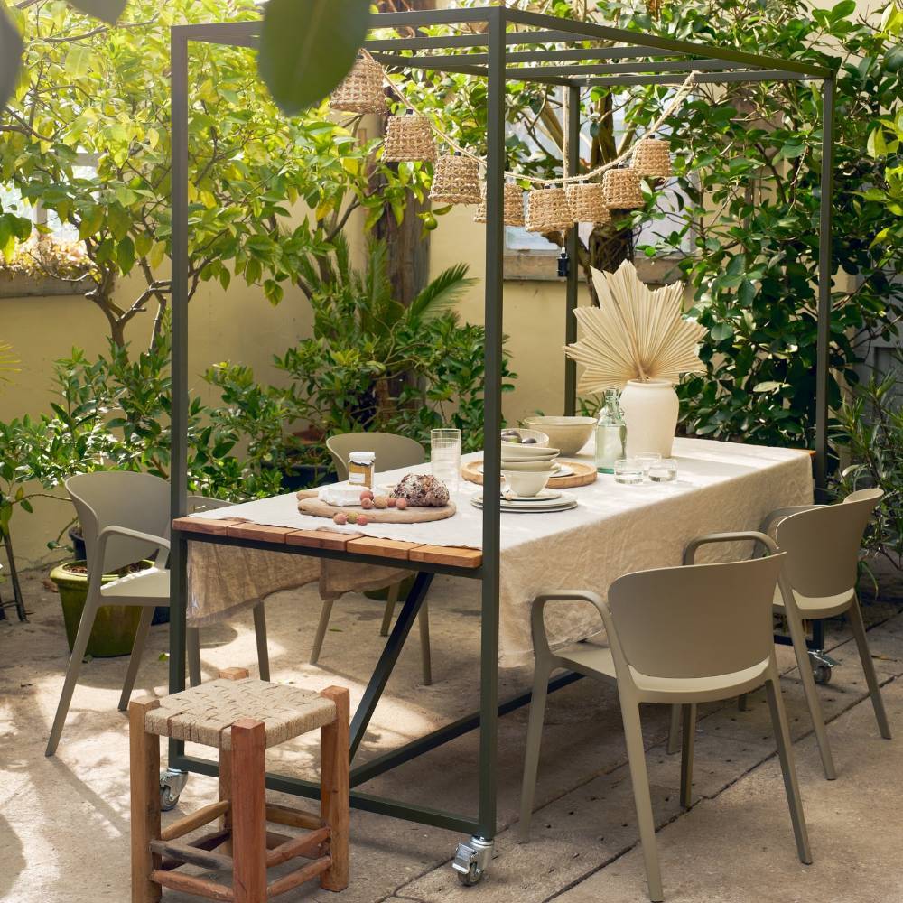 Design-Gartentisch in Gerüstoptik auf Rollen - Rian