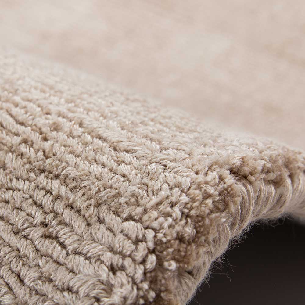 Handgefertigter Teppich in Creme und Taupe - Tobarida