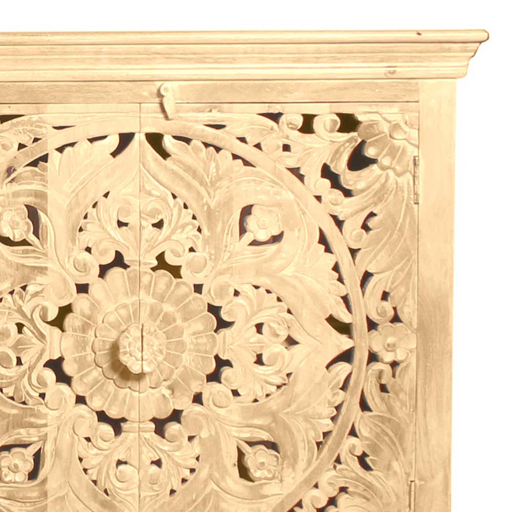 Oberer Ausschnitt des Sideboards mit filigranen Blumen-Schnitzereien und Massivholz-Platte – Runiasa
