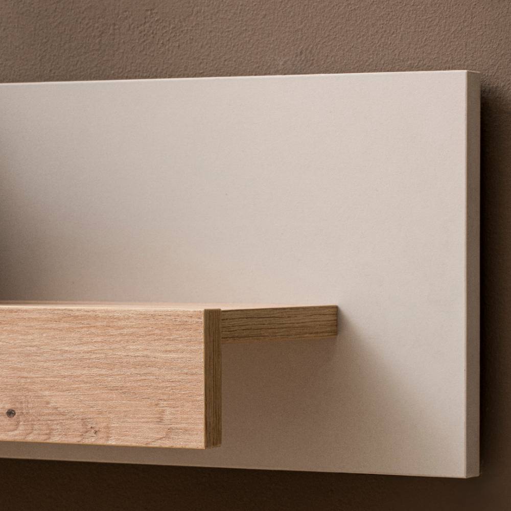 Wandboard Detail in Wildeiche Holzoptik mit hellgrauer Platte und sauberer Kante – Spain
