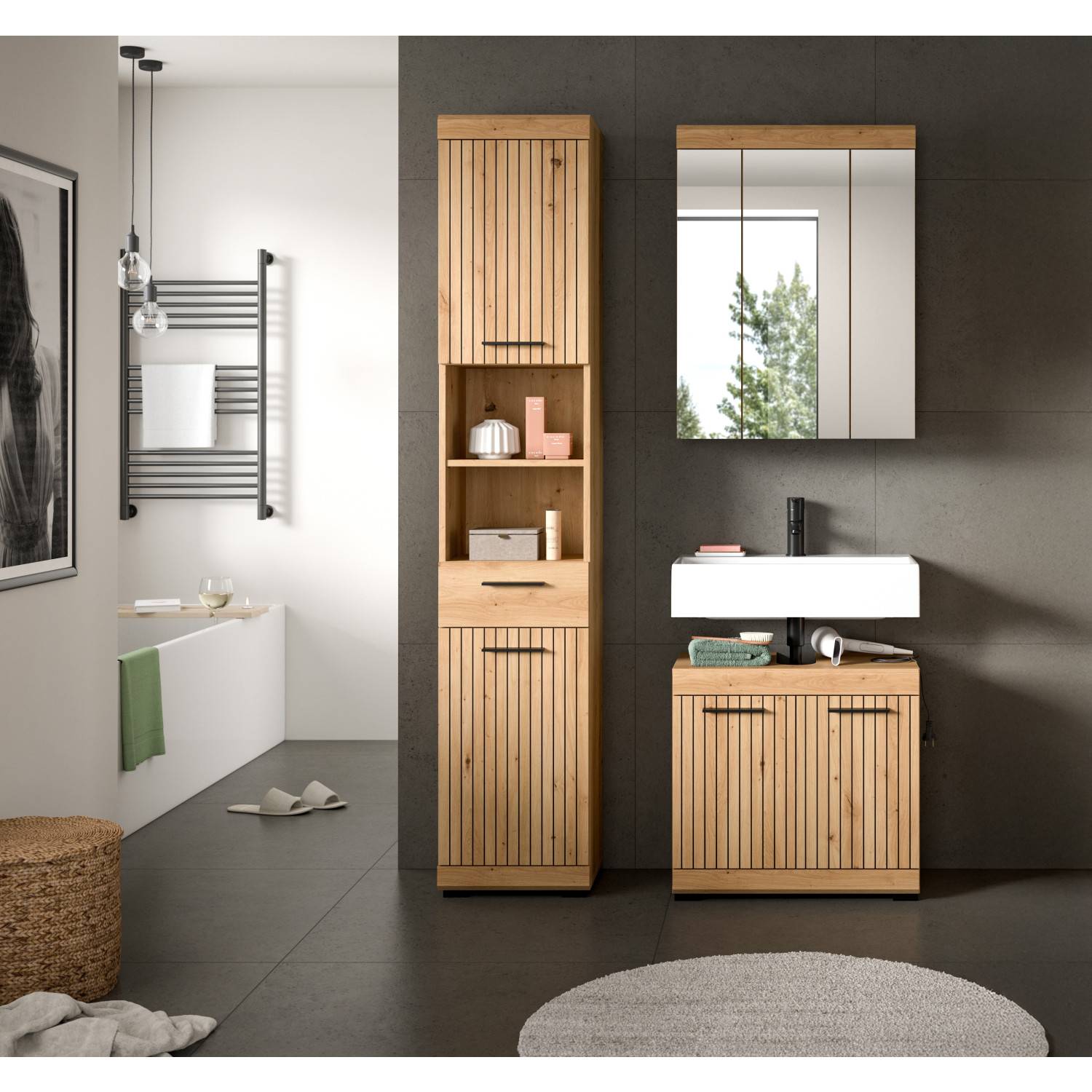 Modernes Badezimmerset mit hohem Schrank, Waschtischunterschrank und Spiegelschrank in Holzoptik – Lasewood