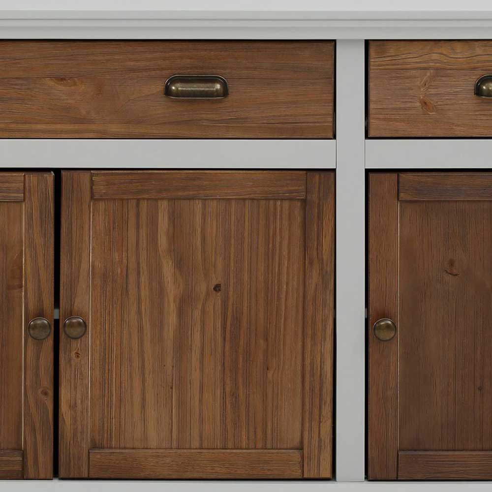 Frontansicht des Landhaus Sideboards mit drei Holzschubladen und vier Holzschranktüren – Veproma