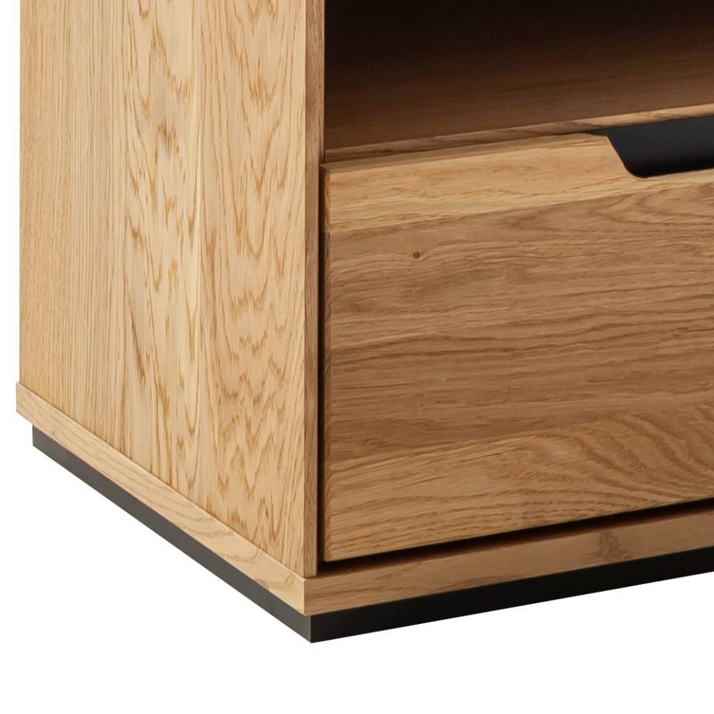 Massivholz Flurbank aus Eiche mit dunklem Sockel und sichtbarer Holzmaserung als Detailaufnahme 1 Pulvaria
