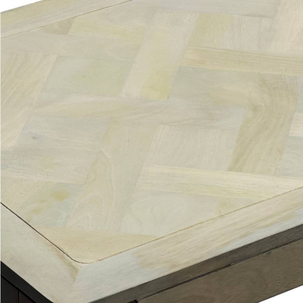 Tischplatte des Couchtisches aus Mangoholz mit hellem White Wash Finish und Parkettmuster – Gorana