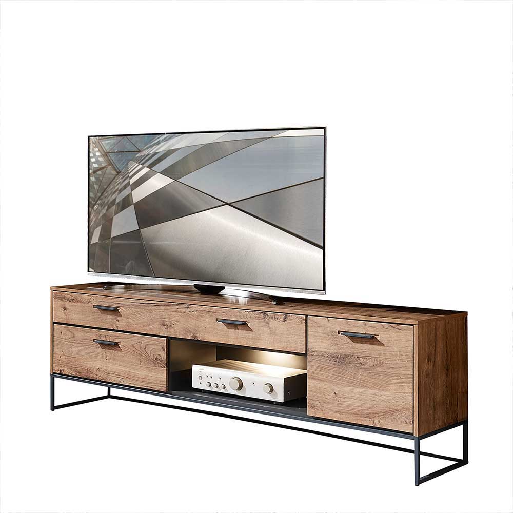 Modernes TV-Lowboard in Holzoptik mit dunklem Metallgestell und viel Stauraum – Xindus