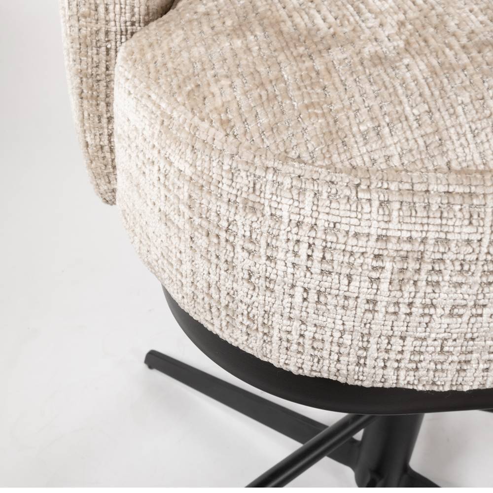 Beige strukturierte Polsterung des Design-Barstuhls mit schwarzem Metallfußgestell – Antion
