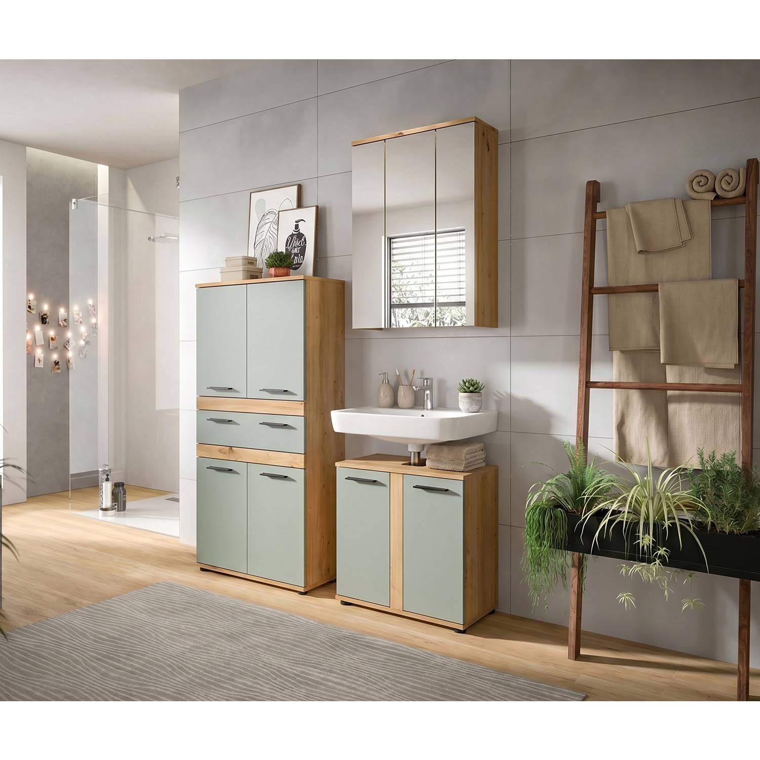 Dreiteiliges Badmöbel Set in Salbei und Artisan Eiche mit Spiegelschrank, Hochschrank und Waschbeckenunterschrank   – Luzanos