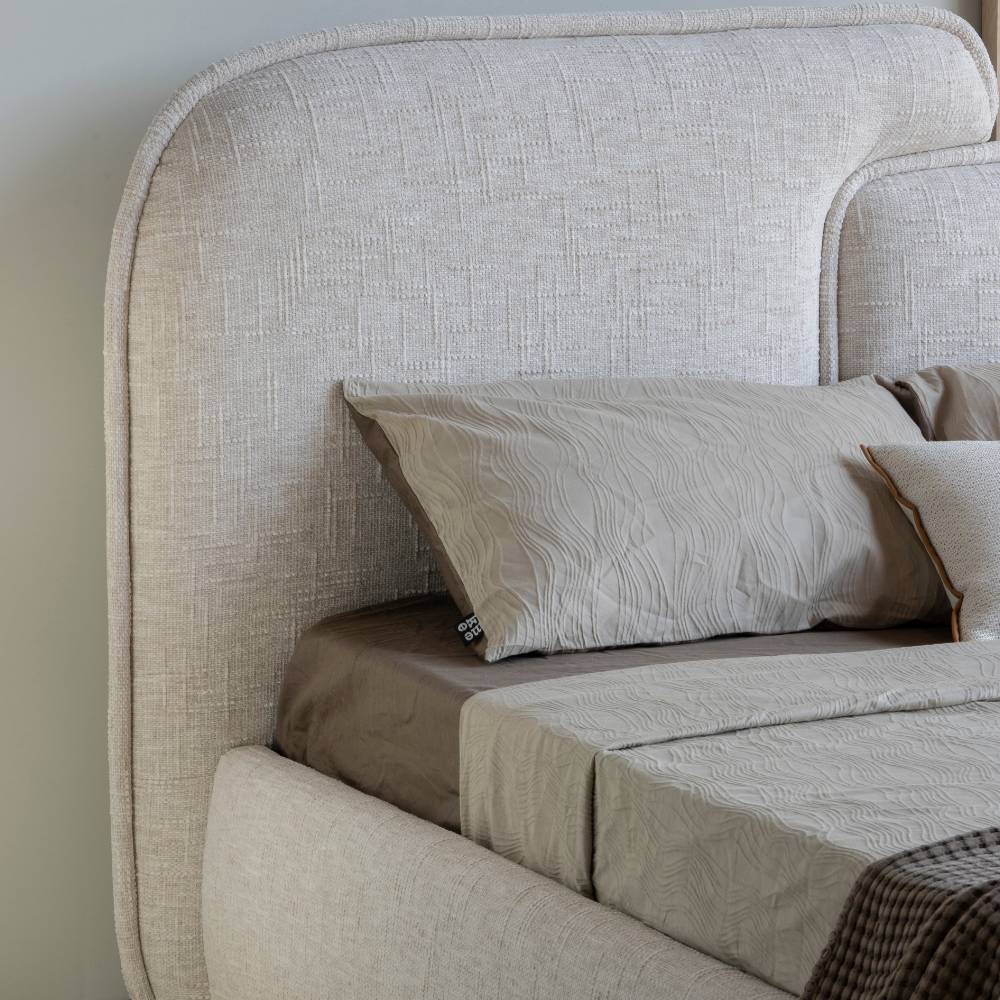 Design Polsterbett komplett ausgestattet - Lyaneza