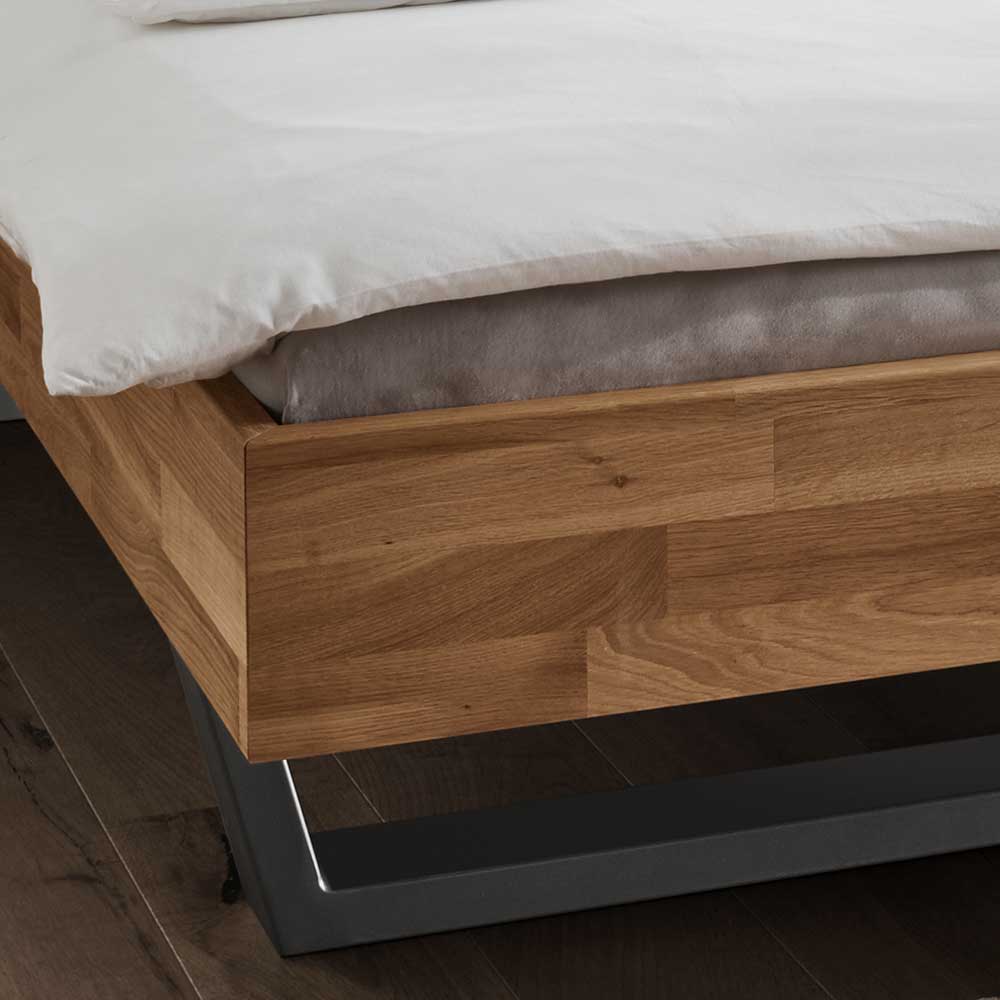 Bett mit Holzrahmen & Metallkufen - Esvilda