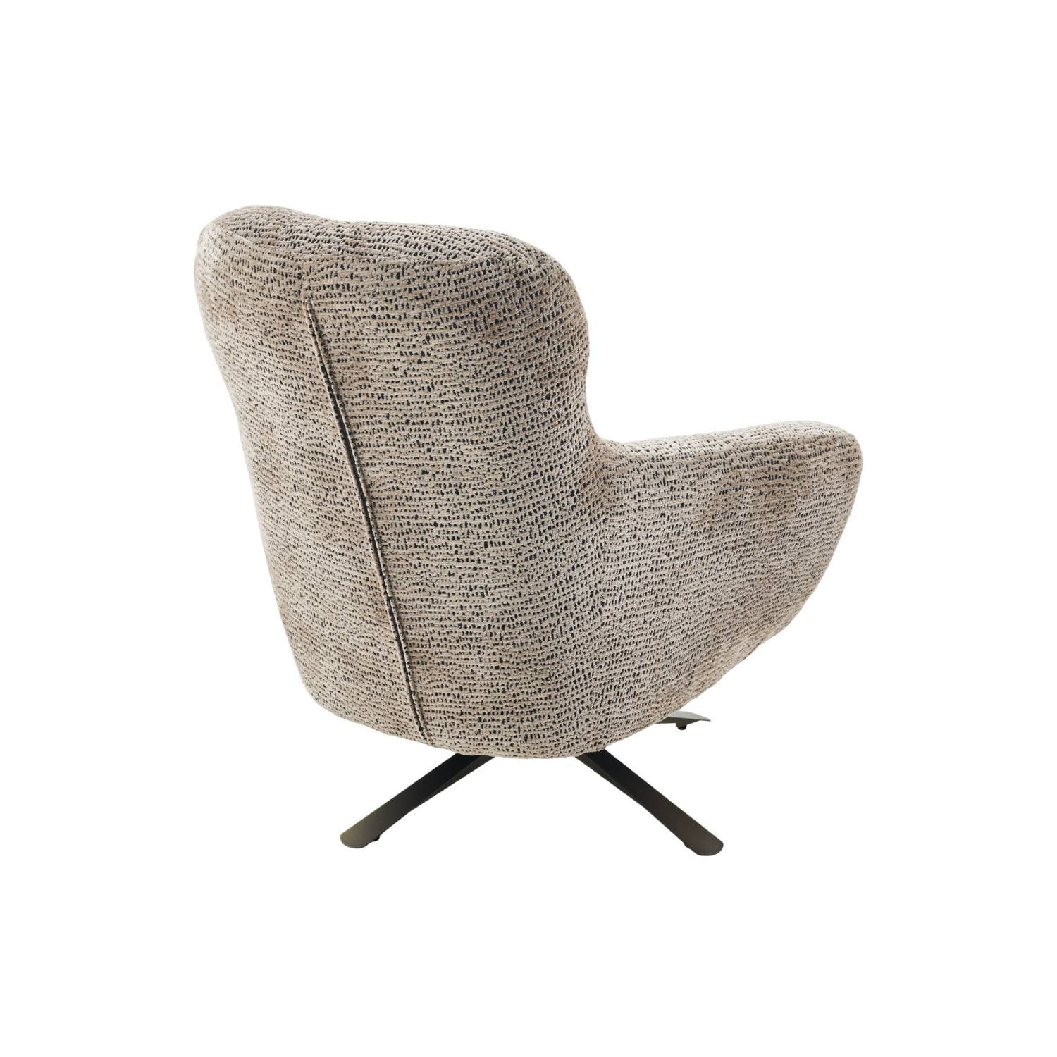 Beiger Loungesessel mit strukturiertem Bezug und elegantem Sternfuß von hinten seitlich – More