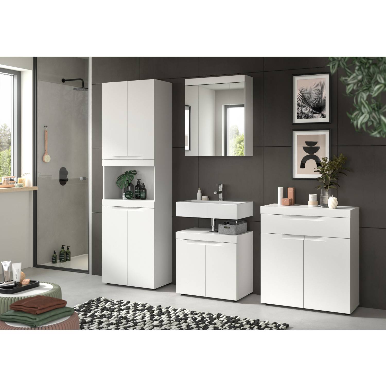 Weißes vierteiliges Badezimmerset mit Hochschrank, Spiegelschrank, Waschtischunterschrank und Kommode – Bruna