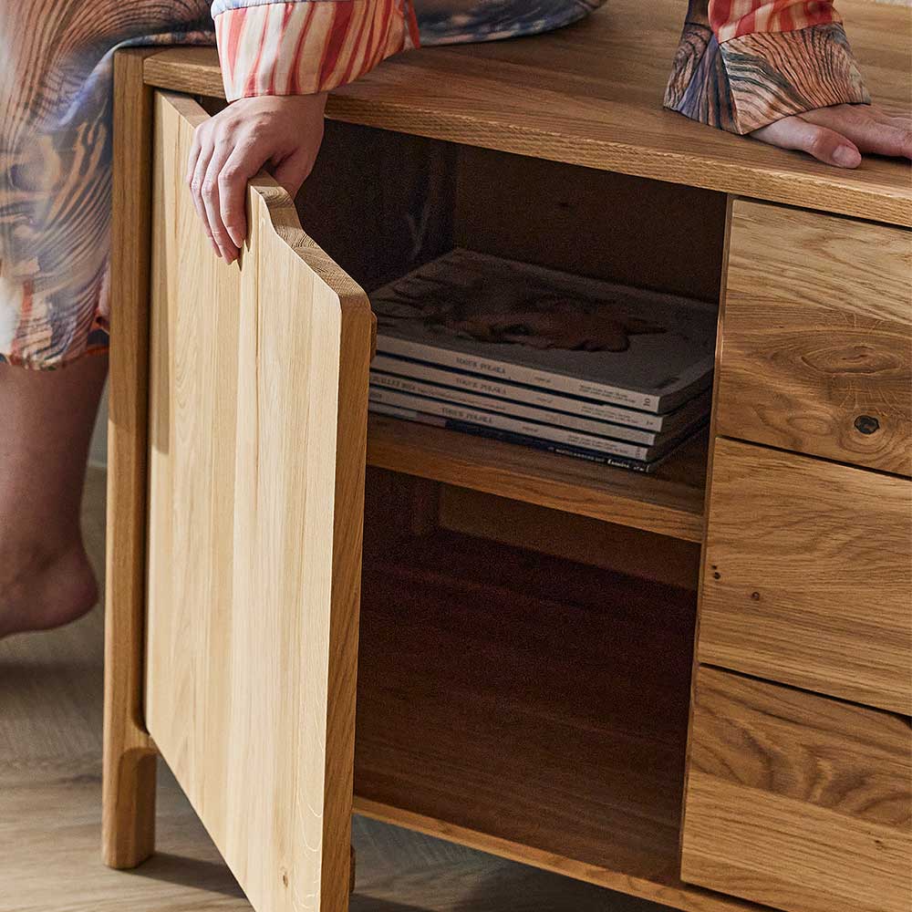 Wildeiche Sideboard mit drei Schubladen und Tür - Laida