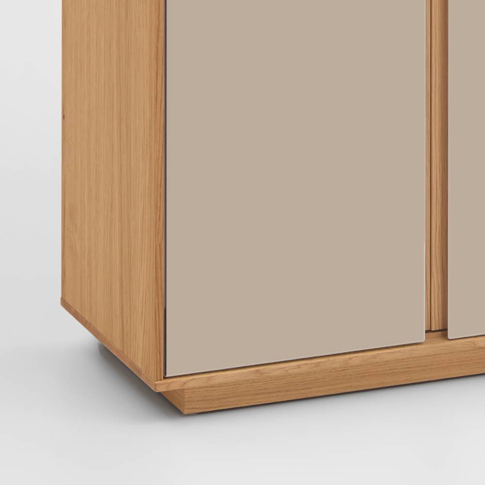 Garderobenschrank Unterseite aus Eiche Bianco mit taupefarbener Türfront – Nova