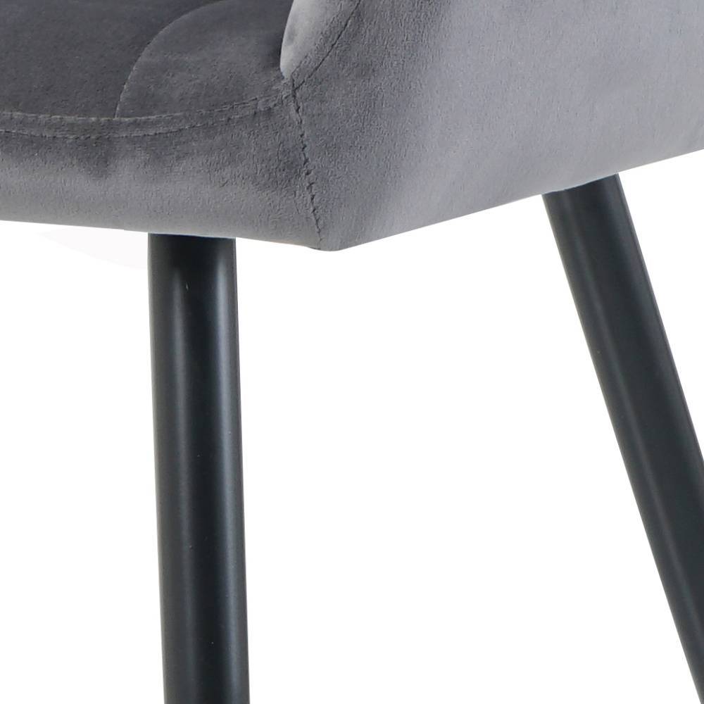 Robustes schwarzes Metallbein des grauen Esszimmerstuhls mit stabiler Verbindung zum Sitz – Laxela