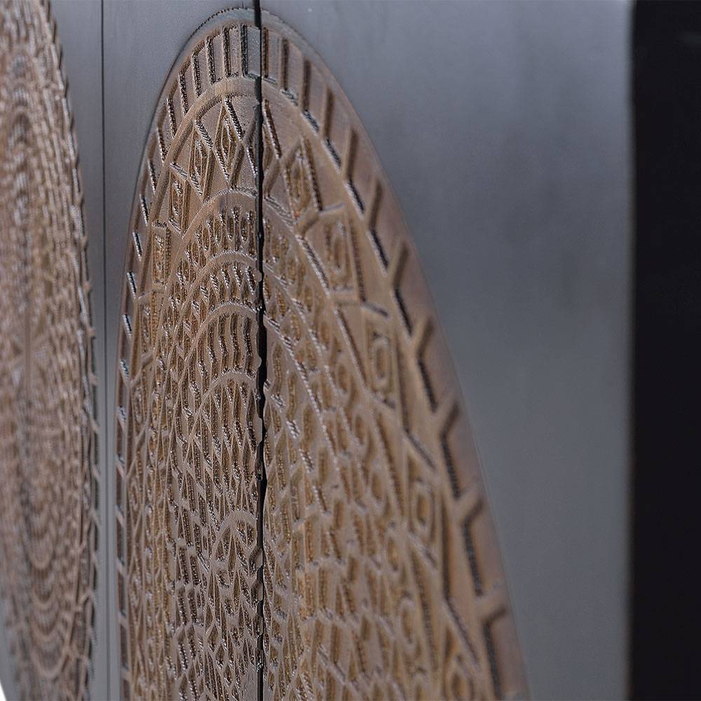 4-türige Design Kommode mit Mandala Schnitzerei - Synessa