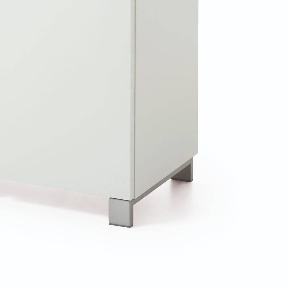 Weißer Garderobenschrank mit stabilen grauen Metallfüßen – Holdywas