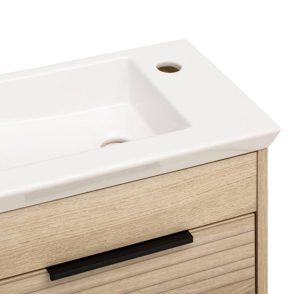 Weißes Waschbecken auf Gäste WC Unterschrank mit schwarzem Griff – Opal