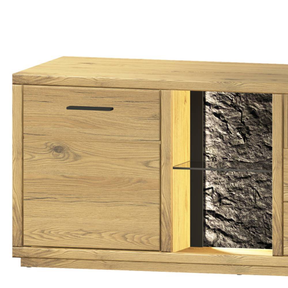 Detailansicht des linken Schranks und des beleuchteten Vitrinenfachs des Massivholz-Sideboards – Friburgo