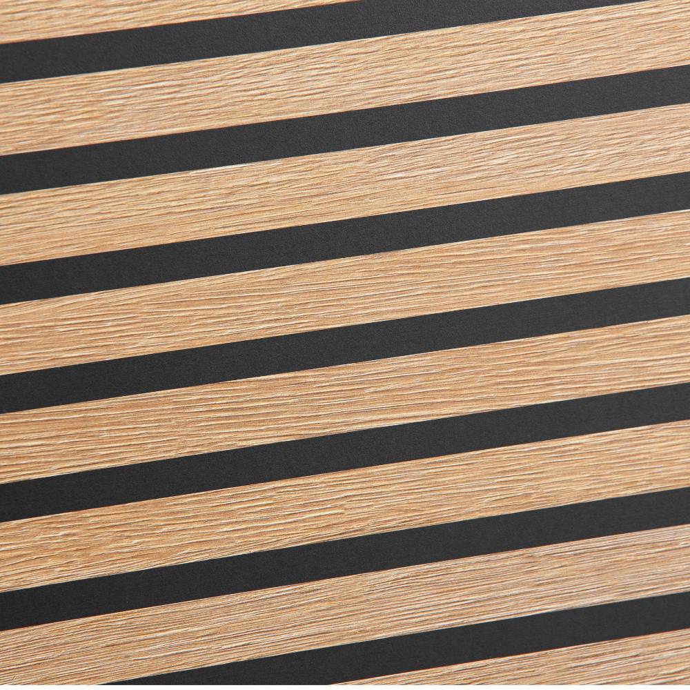 Holzpaneel in heller Eiche Optik mit horizontalen schwarzen Akzentstreifen – Cizio