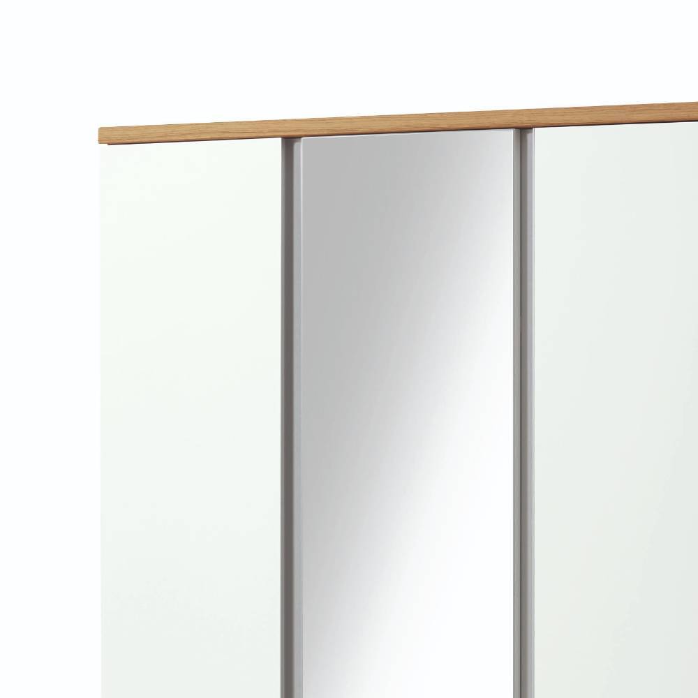 Oberer Bereich des weißen Flurschranks mit Spiegeltür und Holzabdeckung – Danita