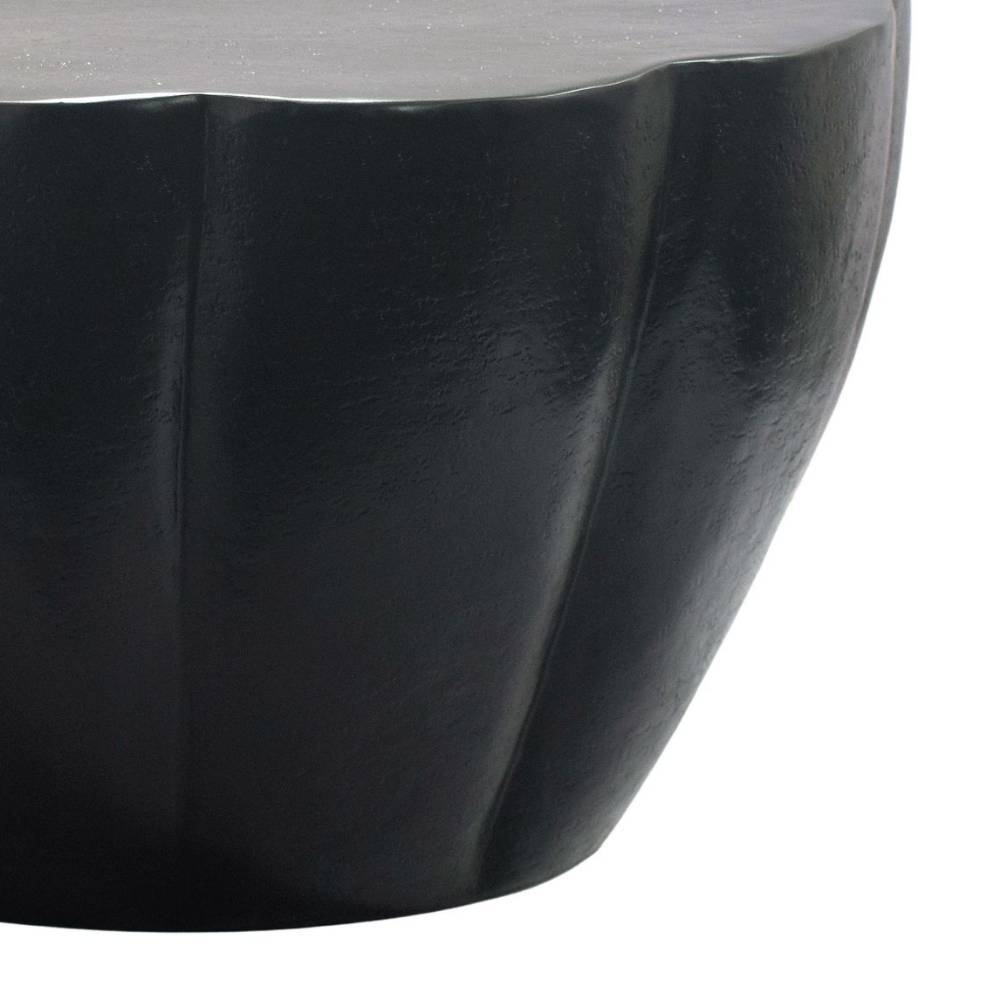 Geriffelter Seitenbereich des schwarzen Alu Design-Couchtisches mit matter Oberfläche – Susi