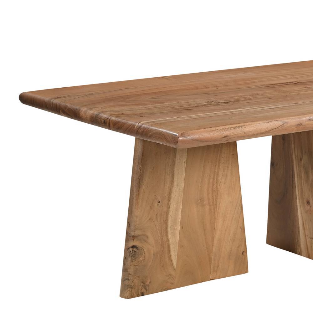 Robuster Holztisch mit abgerundeten Kanten und Akazienholz-Maserung im Detail – Bagavano