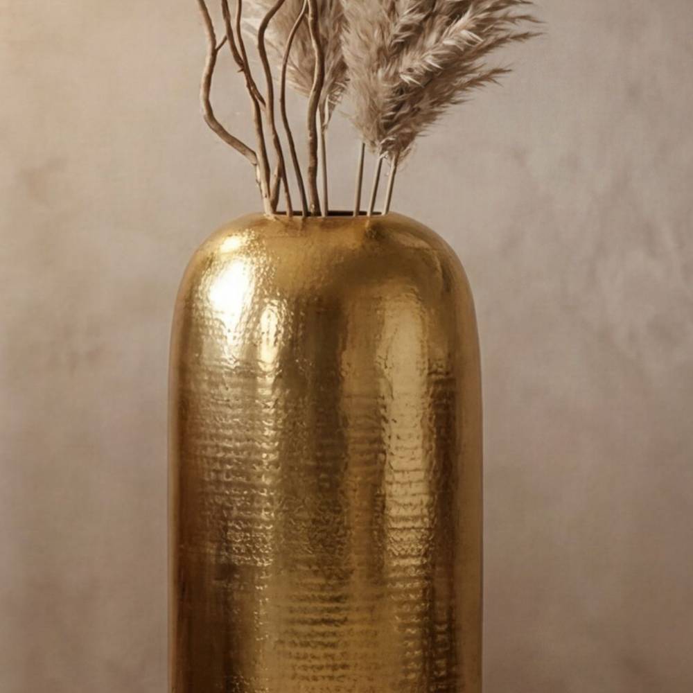 Goldene Bodenvase mit Hammerschlag Struktur - Merusha