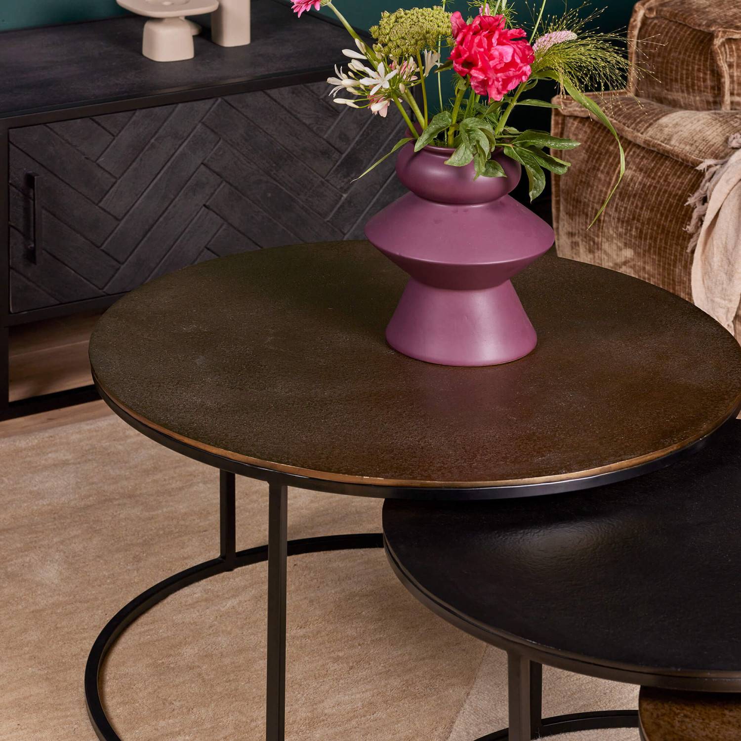 Elegantes Couchtisch 3er Set mit runden Aluminiumplatten und schwarzem Metallgestell – Vera