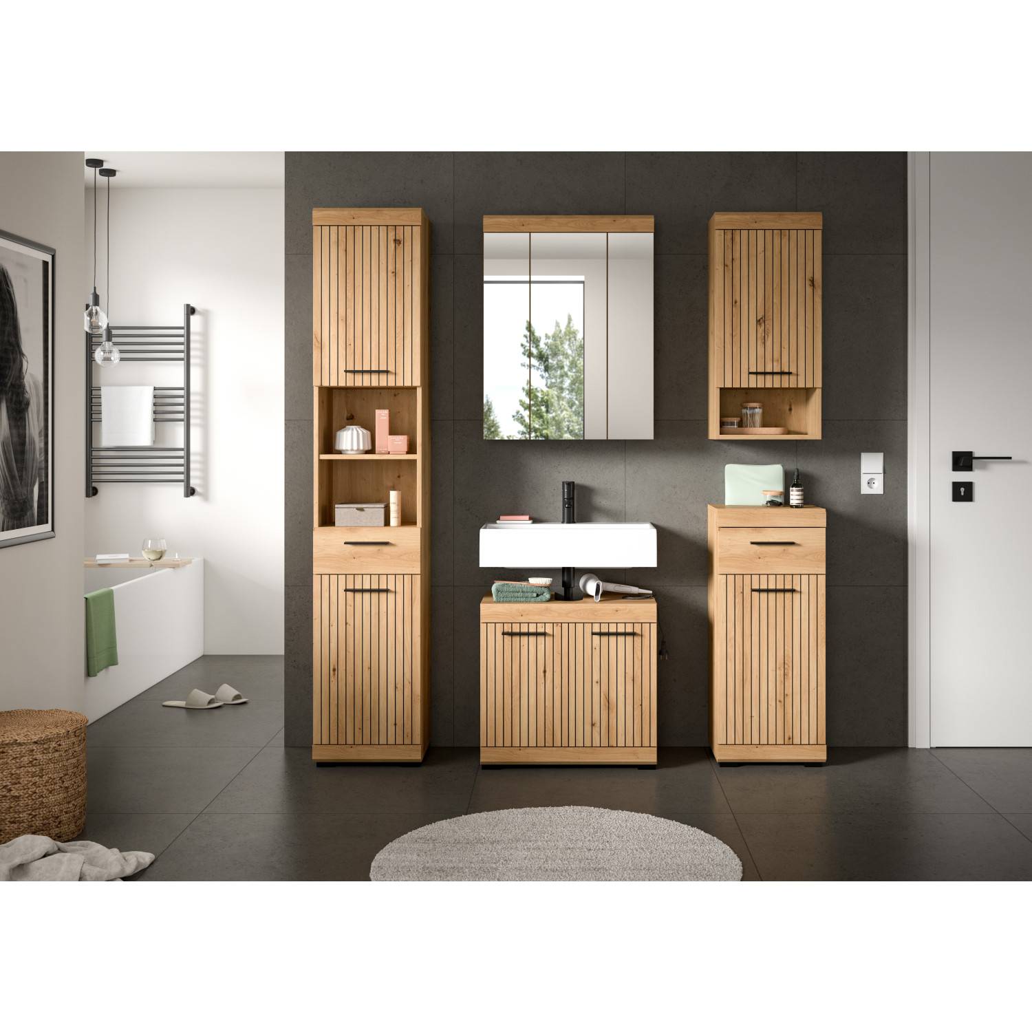 Fünfteiliges Badezimmerset in Rillenoptik mit Hochschrank, Spiegelschrank und Waschtischunterschrank – Lasewood