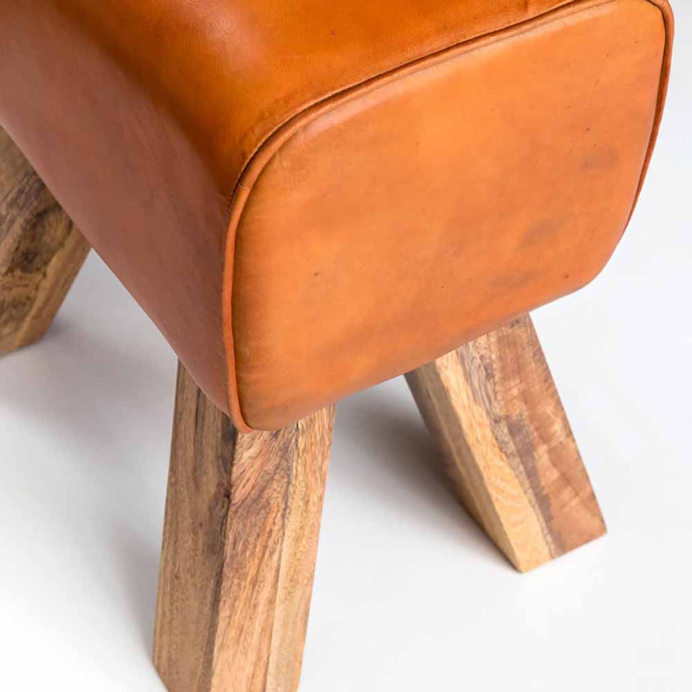 Rustikaler Design Hocker Bicova mit Leder und Holz